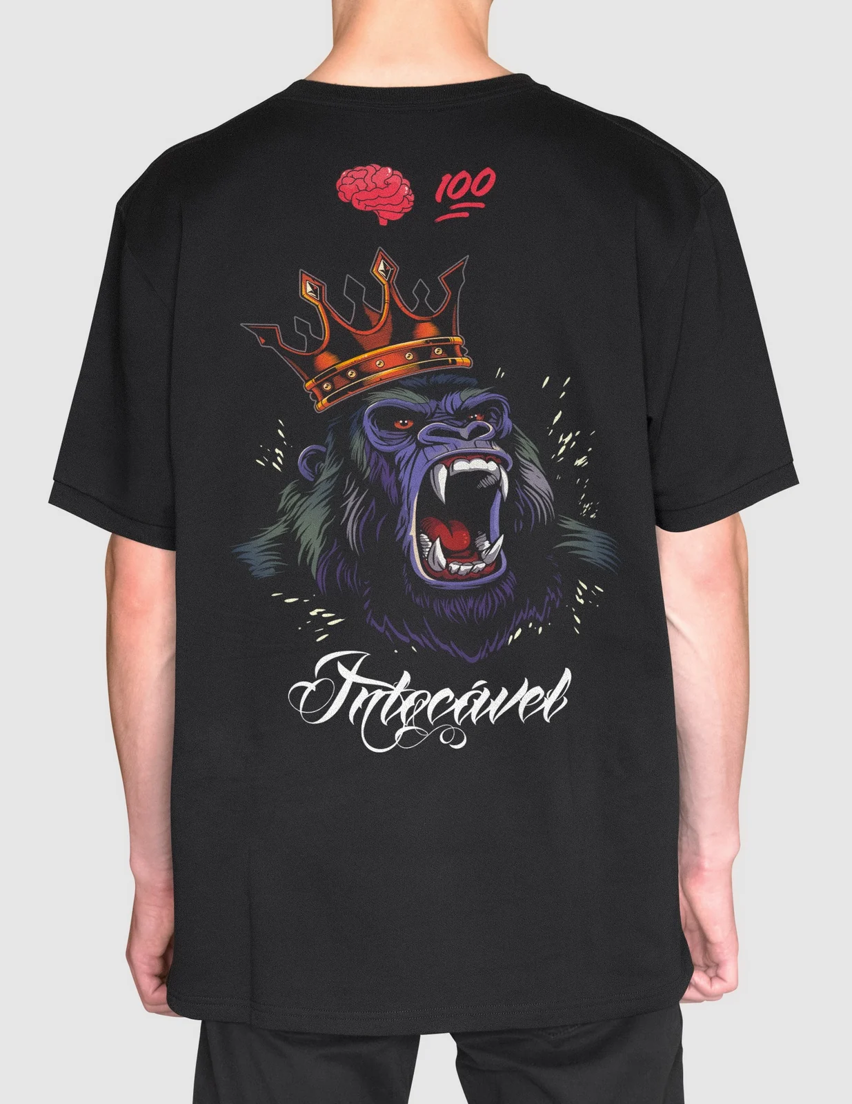 Mockup da estampa Intocável aplicada nas costas da camiseta
